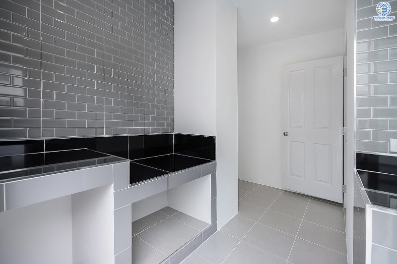 บ้านมือสองตกแต่งใหม่ สไตล์อบอุ่น คุณภาพแบรนด์ LH โครงการ ชลลดา บางใหญ่-เซ็นทรัลเวสต์เกต พร้อมทุกการเข้าอยู่ เนื้อที่ 52.6 ตร.ว. ฟังก์ชั่น 3ห้องนอน 2ห้องน้ำ พร้อม facilities ครบครัน บนทำเลศักยภาพ เดินทางสะดวก ใกล้ถ.กาญจนาภิเษก เพียง 10นาทีถึงรถไฟฟ้าสถานีคลองบางไผ่