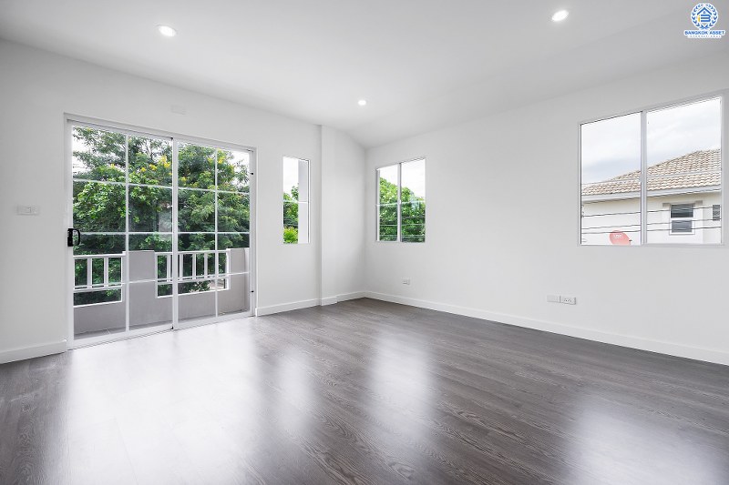 บ้านมือสองตกแต่งใหม่ สไตล์อบอุ่น คุณภาพแบรนด์ LH โครงการ ชลลดา บางใหญ่-เซ็นทรัลเวสต์เกต พร้อมทุกการเข้าอยู่ เนื้อที่ 52.6 ตร.ว. ฟังก์ชั่น 3ห้องนอน 2ห้องน้ำ พร้อม facilities ครบครัน บนทำเลศักยภาพ เดินทางสะดวก ใกล้ถ.กาญจนาภิเษก เพียง 10นาทีถึงรถไฟฟ้าสถานีคลองบางไผ่