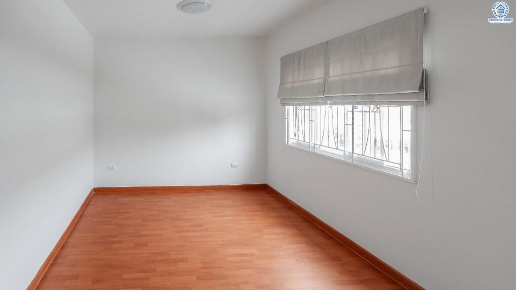 ทาวน์เฮ้าส์มือสองนนทบุรี ม.ไลโอ รัตนาธิเบศร์-เซ็นทรัลเวสต์เกต บ้านสไตล์โมเดิร์น แบรนด์ลลิล พร็อพเพอร์ตี้  เนื้อที่ 24.3 ตร.ว. เหนือกว่าด้วยฟังก์ชั่น 4 ห้องนอน 2 ห้องน้ำ 2 ที่จอดรถ+แอร์ บนทำเลเชื่อมต่อหลายเส้นทาง ใกล้รถไฟฟ้าสถานี "บางพลู"