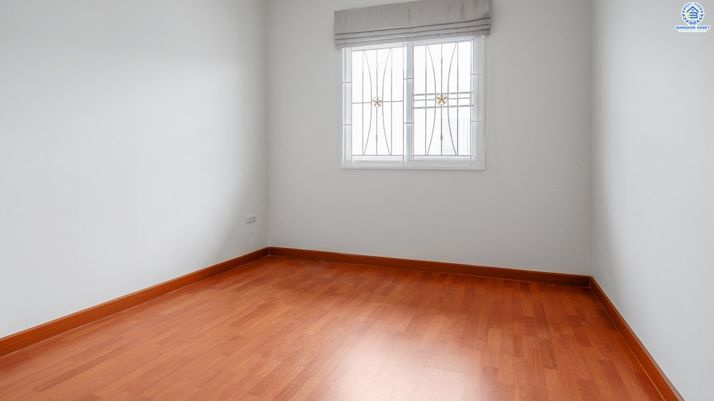 ทาวน์เฮ้าส์มือสองนนทบุรี ม.ไลโอ รัตนาธิเบศร์-เซ็นทรัลเวสต์เกต บ้านสไตล์โมเดิร์น แบรนด์ลลิล พร็อพเพอร์ตี้  เนื้อที่ 24.3 ตร.ว. เหนือกว่าด้วยฟังก์ชั่น 4 ห้องนอน 2 ห้องน้ำ 2 ที่จอดรถ+แอร์ บนทำเลเชื่อมต่อหลายเส้นทาง ใกล้รถไฟฟ้าสถานี "บางพลู"