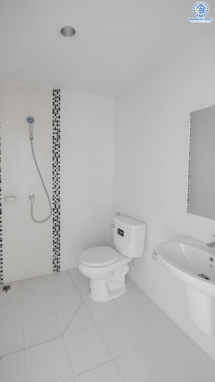 ทาวน์เฮ้าส์มือสองนนทบุรี ม.ไลโอ รัตนาธิเบศร์-เซ็นทรัลเวสต์เกต บ้านสไตล์โมเดิร์น แบรนด์ลลิล พร็อพเพอร์ตี้  เนื้อที่ 24.3 ตร.ว. เหนือกว่าด้วยฟังก์ชั่น 4 ห้องนอน 2 ห้องน้ำ 2 ที่จอดรถ+แอร์ บนทำเลเชื่อมต่อหลายเส้นทาง ใกล้รถไฟฟ้าสถานี "บางพลู"