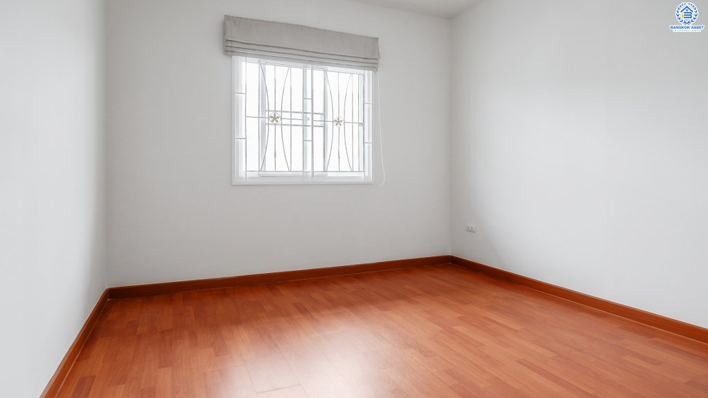 ทาวน์เฮ้าส์มือสองนนทบุรี ม.ไลโอ รัตนาธิเบศร์-เซ็นทรัลเวสต์เกต บ้านสไตล์โมเดิร์น แบรนด์ลลิล พร็อพเพอร์ตี้  เนื้อที่ 24.3 ตร.ว. เหนือกว่าด้วยฟังก์ชั่น 4 ห้องนอน 2 ห้องน้ำ 2 ที่จอดรถ+แอร์ บนทำเลเชื่อมต่อหลายเส้นทาง ใกล้รถไฟฟ้าสถานี "บางพลู"