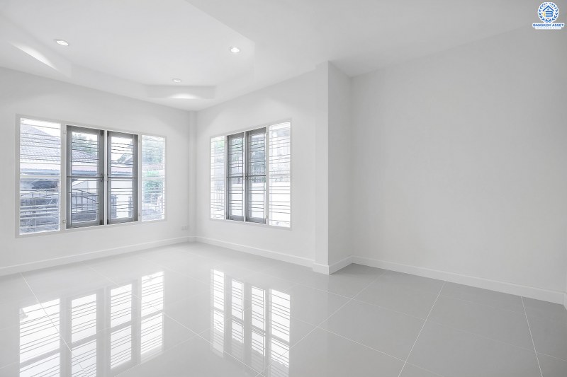 บ้านมือสองตกแต่งใหม่ ห้องมุม! ม.ประดับดาว3 รัตนาธิเบศร์-ราชพฤกษ์ ตกแต่งสไตล์โมเดิร์น เนื้อที่ 51.6 ตร.ว. ฟังก์ชั่น 3 ห้องนอน 2 ห้องน้ำ พร้อมโซน family room ชั้นสอง พื้นที่ใช้สอยกว้างขวาง บนทำเลที่ดีที่สุด! เพียง 500 เมตร จากถนนราชพฤกษ์ ใกล้รถไฟฟ้า "บางรักน้อยท่าอิฐ"