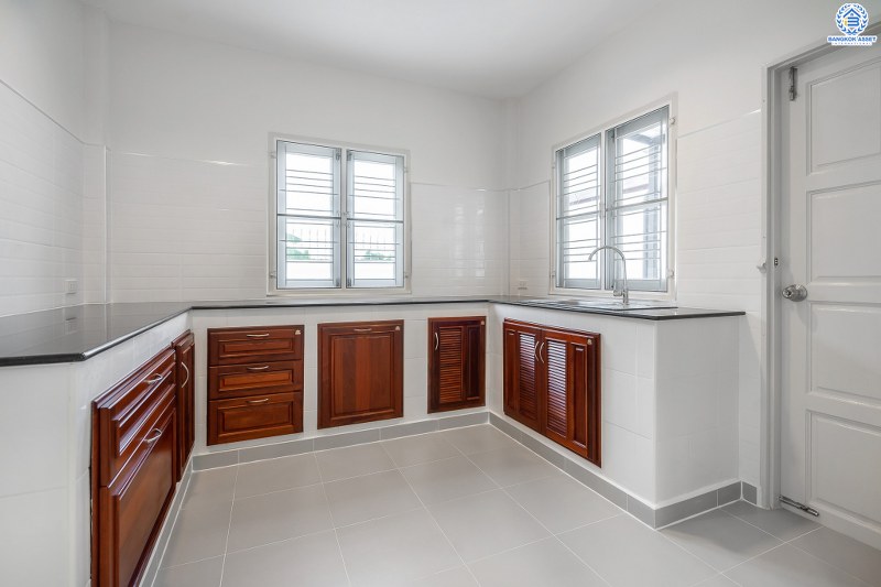 บ้านมือสองตกแต่งใหม่ ห้องมุม! ม.ประดับดาว3 รัตนาธิเบศร์-ราชพฤกษ์ ตกแต่งสไตล์โมเดิร์น เนื้อที่ 51.6 ตร.ว. ฟังก์ชั่น 3 ห้องนอน 2 ห้องน้ำ พร้อมโซน family room ชั้นสอง พื้นที่ใช้สอยกว้างขวาง บนทำเลที่ดีที่สุด! เพียง 500 เมตร จากถนนราชพฤกษ์ ใกล้รถไฟฟ้า "บางรักน้อยท่าอิฐ"