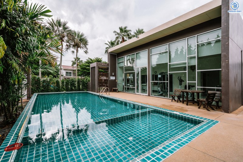 บ้านมือสองตกแต่งใหม่ สไตล์โมเดิร์น โครงการ เดอะทรัสต์ทาวน์ ราชพฤกษ์-รัตนาธิเบศร์ เนื้อที่ 19.8 ตร.ว. มาพร้อมฟังก์ชั่น 3 ห้องนอน 2 ห้องน้ำ คุณภาพแบรนด์ Q.House สาธารณูปโภคครบครัน บนทำเลติดถ.ราชพฤกษ์ เดินทางสู่ใจกลางเมืองได้อย่างรวดเร็ว ใกล้รถไฟฟ้าสถานีบางรักน้อยท่าอิฐ