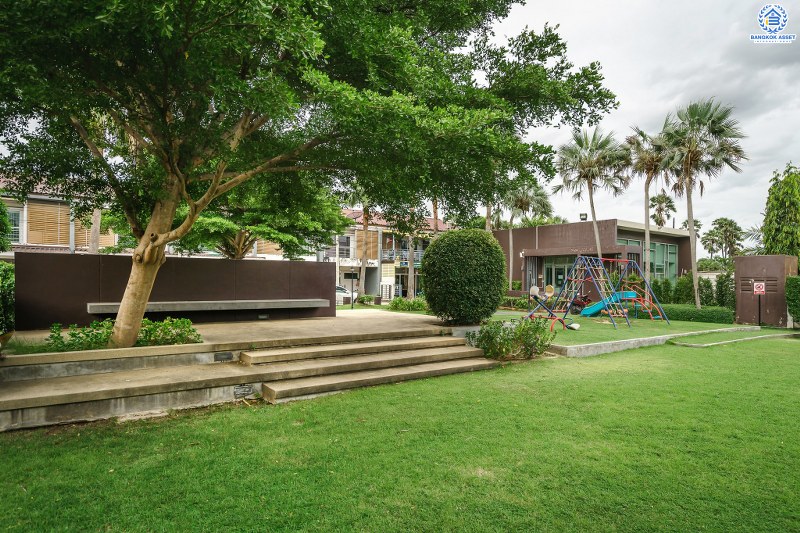 บ้านมือสองตกแต่งใหม่ สไตล์โมเดิร์น โครงการ เดอะทรัสต์ทาวน์ ราชพฤกษ์-รัตนาธิเบศร์ เนื้อที่ 19.8 ตร.ว. มาพร้อมฟังก์ชั่น 3 ห้องนอน 2 ห้องน้ำ คุณภาพแบรนด์ Q.House สาธารณูปโภคครบครัน บนทำเลติดถ.ราชพฤกษ์ เดินทางสู่ใจกลางเมืองได้อย่างรวดเร็ว ใกล้รถไฟฟ้าสถานีบางรักน้อยท่าอิฐ