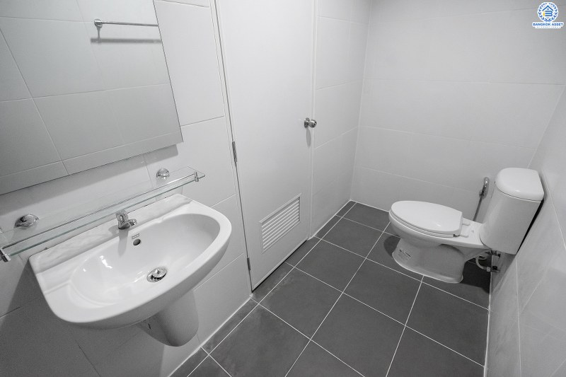 บ้านมือสองตกแต่งใหม่ ราคาสุดคุ้ม! ม.ปากเกร็ดวิลเลจ ติวานนท์-ปากเกร็ด บ้านพร้อมอยู่ เนื้อที่ 21 ตร.ว. ฟังก์ชั่น 3 ห้องนอน 2 ห้องน้ำ พร้อมครัวเคาน์เตอร์ บนทำเลที่เชื่อมสู่ทุกจุดหมายได้อย่างรวดเร็ว ใกล้ห้าแยกปากเกร็ด เซ็นทรัลแจ้งวัฒนะ และทางด่วน "อุดรรัถยา"