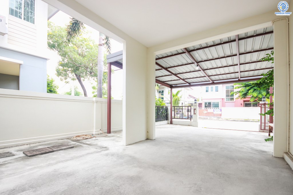 บ้านเดี่ยวมือสองนนทบุรี ห้องมุม! ถนนเมน! ม. พฤกษาวิลเลจ11 รัตนาธิเบศร์-ราชพฤกษ์ บ้านพร้อมอยู่ เนื้อที่ 54 ตร.ว. ฟังก์ชั่น 3 ห้องนอน 2 ห้องน้ำ 2 ที่จอดรถ เดินทางสะดวก เข้า-ออกได้ทั้งถ.รัตนาธิเบศร์ และถ.ราชพฤกษ์ ใกล้รถไฟฟ้า(บางรักน้อยท่าอิฐ)