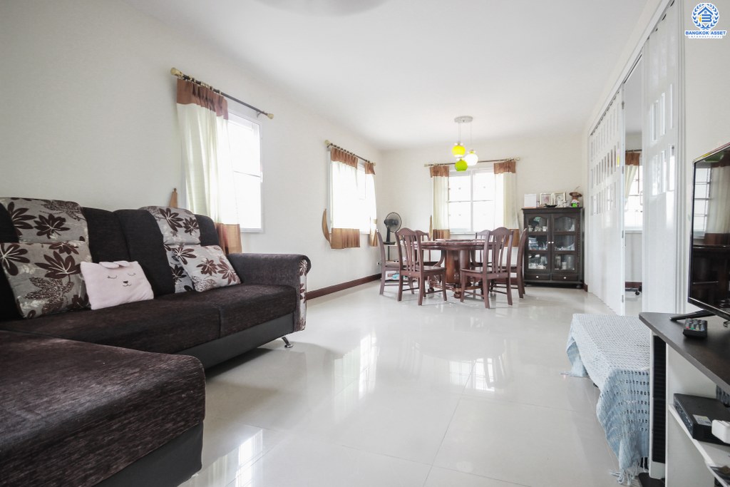 บ้านเดี่ยวมือสองนนทบุรี ห้องมุม! ถนนเมน! ม. พฤกษาวิลเลจ11 รัตนาธิเบศร์-ราชพฤกษ์ บ้านพร้อมอยู่ เนื้อที่ 54 ตร.ว. ฟังก์ชั่น 3 ห้องนอน 2 ห้องน้ำ 2 ที่จอดรถ เดินทางสะดวก เข้า-ออกได้ทั้งถ.รัตนาธิเบศร์ และถ.ราชพฤกษ์ ใกล้รถไฟฟ้า(บางรักน้อยท่าอิฐ)