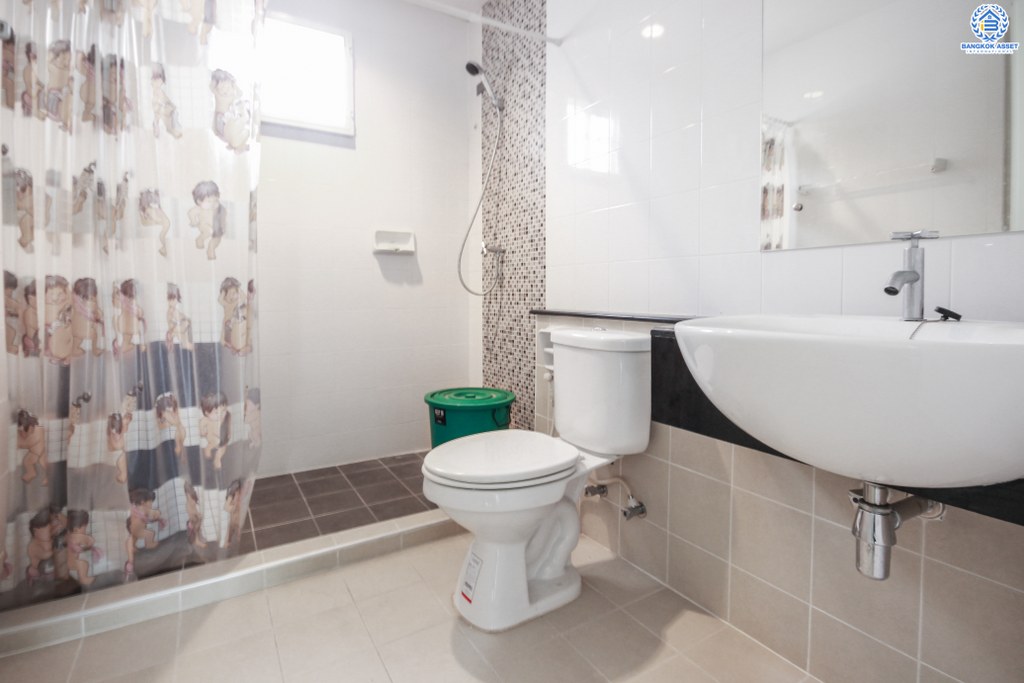 บ้านเดี่ยวมือสองนนทบุรี ห้องมุม! ถนนเมน! ม. พฤกษาวิลเลจ11 รัตนาธิเบศร์-ราชพฤกษ์ บ้านพร้อมอยู่ เนื้อที่ 54 ตร.ว. ฟังก์ชั่น 3 ห้องนอน 2 ห้องน้ำ 2 ที่จอดรถ เดินทางสะดวก เข้า-ออกได้ทั้งถ.รัตนาธิเบศร์ และถ.ราชพฤกษ์ ใกล้รถไฟฟ้า(บางรักน้อยท่าอิฐ)