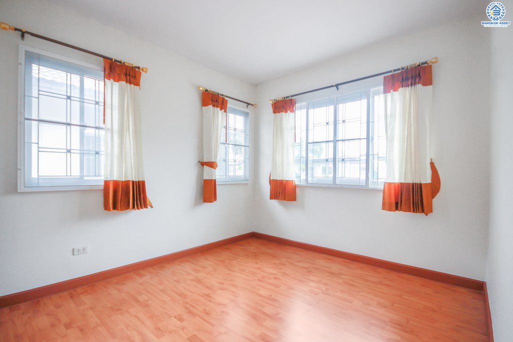 บ้านเดี่ยวมือสองนนทบุรี ห้องมุม! ถนนเมน! ม. พฤกษาวิลเลจ11 รัตนาธิเบศร์-ราชพฤกษ์ บ้านพร้อมอยู่ เนื้อที่ 54 ตร.ว. ฟังก์ชั่น 3 ห้องนอน 2 ห้องน้ำ 2 ที่จอดรถ เดินทางสะดวก เข้า-ออกได้ทั้งถ.รัตนาธิเบศร์ และถ.ราชพฤกษ์ ใกล้รถไฟฟ้า(บางรักน้อยท่าอิฐ)