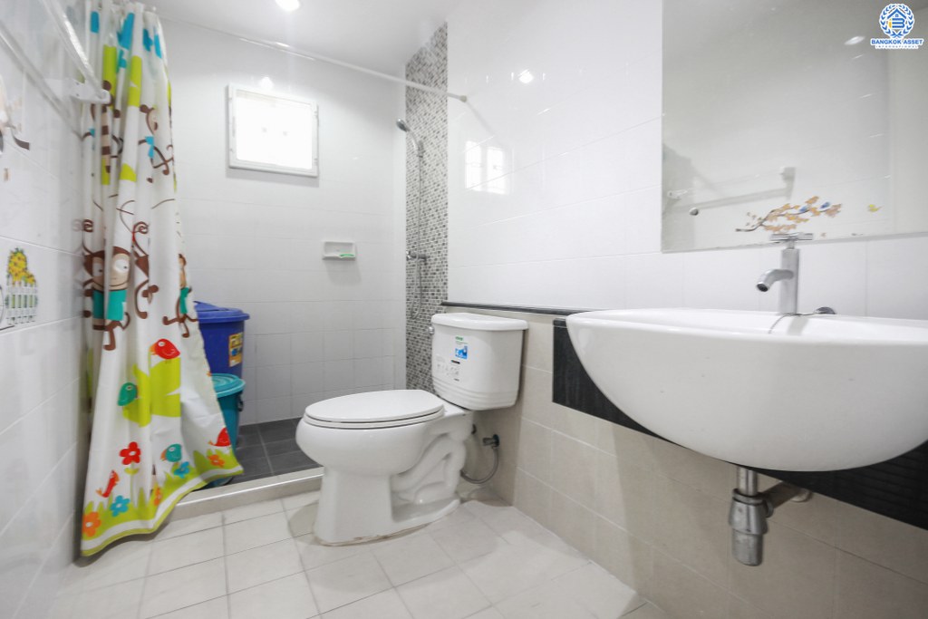 บ้านเดี่ยวมือสองนนทบุรี ห้องมุม! ถนนเมน! ม. พฤกษาวิลเลจ11 รัตนาธิเบศร์-ราชพฤกษ์ บ้านพร้อมอยู่ เนื้อที่ 54 ตร.ว. ฟังก์ชั่น 3 ห้องนอน 2 ห้องน้ำ 2 ที่จอดรถ เดินทางสะดวก เข้า-ออกได้ทั้งถ.รัตนาธิเบศร์ และถ.ราชพฤกษ์ ใกล้รถไฟฟ้า(บางรักน้อยท่าอิฐ)