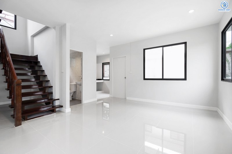 บ้านมือสองตกแต่งใหม่ คุณภาพแบรนด์LH โครงการ ชลลดา บางบัวทอง-รัตนาธิเบศร์ บ้านเดี่ยวหลังใหญ่ พร้อมรองรับกับทุกความสุขได้อย่างเต็มที่ บนเนื้อที่กว้างถึงขนาด 79 ตร.ว. ฟังก์ชั่น 3 ห้องนอน 2 ห้องน้ำ พร้อม facilitys ครบครัน บนทำเลคุณภาพ เชื่อมต่อได้หลายเส้นทาง ใกล้เซ็นทรัลเวสต์เกต และ MRT สถานีบางพลู