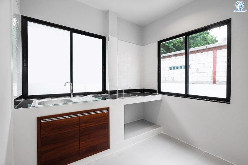 บ้านมือสองตกแต่งใหม่ คุณภาพแบรนด์LH โครงการ ชลลดา บางบัวทอง-รัตนาธิเบศร์ บ้านเดี่ยวหลังใหญ่ พร้อมรองรับกับทุกความสุขได้อย่างเต็มที่ บนเนื้อที่กว้างถึงขนาด 79 ตร.ว. ฟังก์ชั่น 3 ห้องนอน 2 ห้องน้ำ พร้อม facilitys ครบครัน บนทำเลคุณภาพ เชื่อมต่อได้หลายเส้นทาง ใกล้เซ็นทรัลเวสต์เกต และ MRT สถานีบางพลู