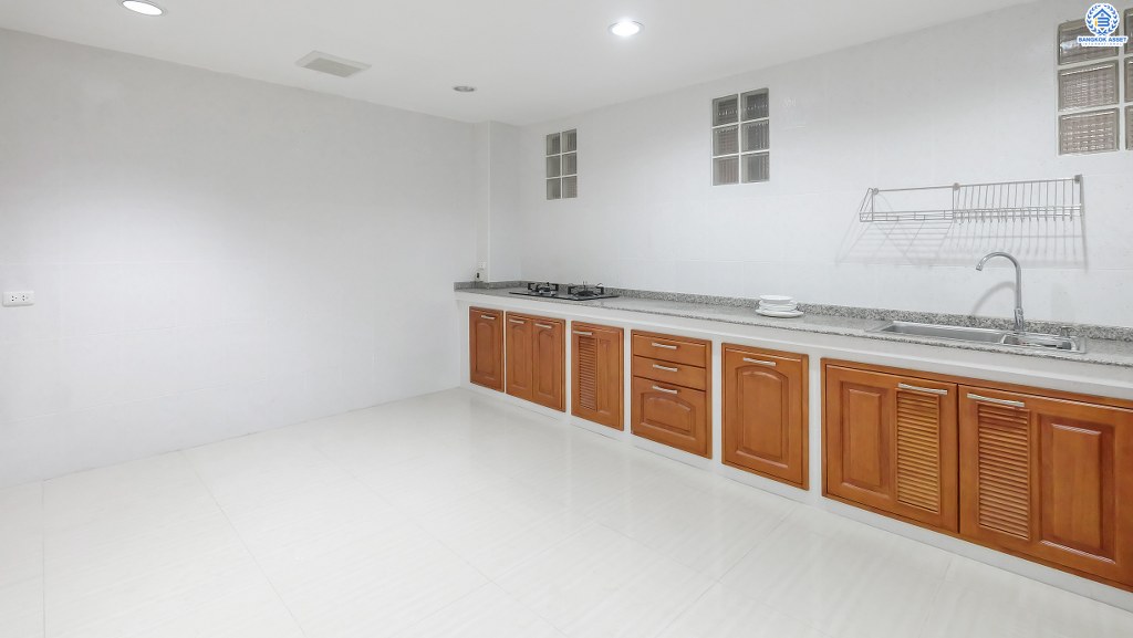 ทาวน์เฮ้าส์มือสองตกแต่งใหม่ ทำเลโซนเมือง! ม.มธุรสโฮม10 พิบูลสงคราม-พระราม5 เนื้อที่ 21.9 ตร.ว. ฟังก์ชั่น 3 ห้องนอน 2 ห้องน้ำ ครัวกว้างมาก พร้อมบิ้วท์อิน บนทำเลเดินทางสะดวก เข้า-ออกได้หลายเส้นทาง ใกล้สะพานพระราม5 และรถไฟฟ้าสถานีแยกติวานนท์