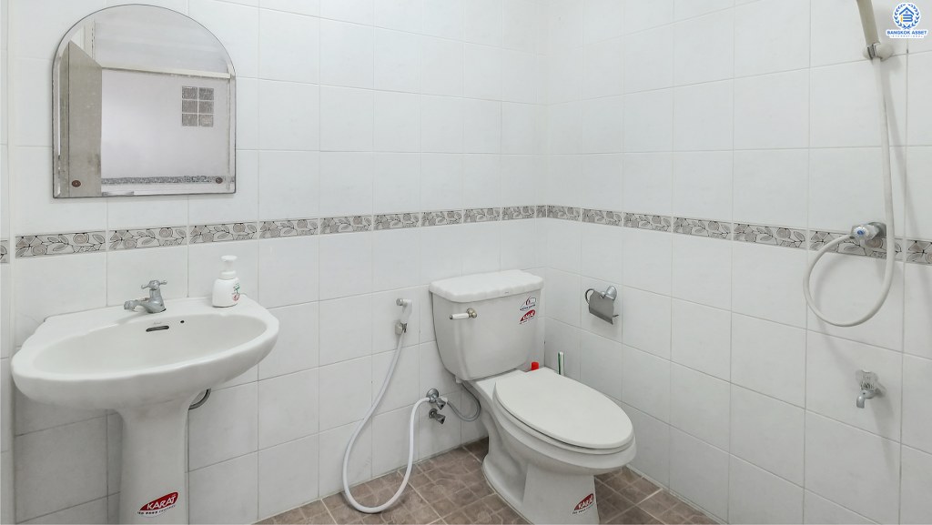 ทาวน์เฮ้าส์มือสองตกแต่งใหม่ ทำเลโซนเมือง! ม.มธุรสโฮม10 พิบูลสงคราม-พระราม5 เนื้อที่ 21.9 ตร.ว. ฟังก์ชั่น 3 ห้องนอน 2 ห้องน้ำ ครัวกว้างมาก พร้อมบิ้วท์อิน บนทำเลเดินทางสะดวก เข้า-ออกได้หลายเส้นทาง ใกล้สะพานพระราม5 และรถไฟฟ้าสถานีแยกติวานนท์