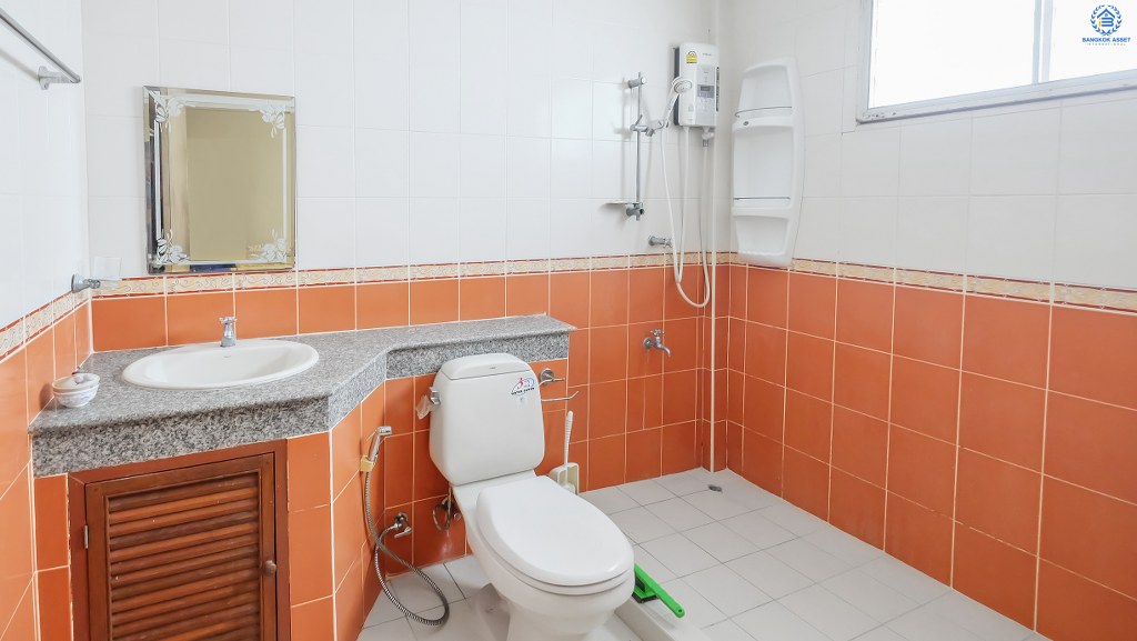 ทาวน์เฮ้าส์มือสองตกแต่งใหม่ ทำเลโซนเมือง! ม.มธุรสโฮม10 พิบูลสงคราม-พระราม5 เนื้อที่ 21.9 ตร.ว. ฟังก์ชั่น 3 ห้องนอน 2 ห้องน้ำ ครัวกว้างมาก พร้อมบิ้วท์อิน บนทำเลเดินทางสะดวก เข้า-ออกได้หลายเส้นทาง ใกล้สะพานพระราม5 และรถไฟฟ้าสถานีแยกติวานนท์