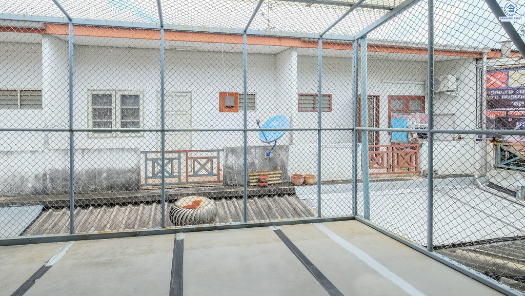 ทาวน์เฮ้าส์มือสองตกแต่งใหม่ ทำเลโซนเมือง! ม.มธุรสโฮม10 พิบูลสงคราม-พระราม5 เนื้อที่ 21.9 ตร.ว. ฟังก์ชั่น 3 ห้องนอน 2 ห้องน้ำ ครัวกว้างมาก พร้อมบิ้วท์อิน บนทำเลเดินทางสะดวก เข้า-ออกได้หลายเส้นทาง ใกล้สะพานพระราม5 และรถไฟฟ้าสถานีแยกติวานนท์