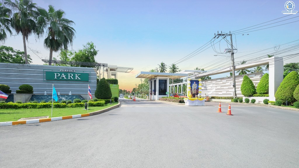 บ้านแฝดมือสองนนทบุรี ม.เพอร์เฟคพาร์คเฟส5 บางใหญ่-กาญจนาฯ (ซ.วัดพระนอน) บ้านพร้อมอยู่ ตกแต่งสไตล์อบอุ่น เนื้อที่ 36.7 ตร.ว. ฟังก์ชั่น 3 ห้องนอน 2 ห้องน้ำ 2 ที่จอดรถ +แอร์ ,ปั๊มน้ำ โครงการเงียบสงบ พร้อม facilitys ครบครัน! ทำเลใกล้วงแหวนกาญจนาฯ , Central Westgate และรถไฟฟ้าสายสีม่วง...