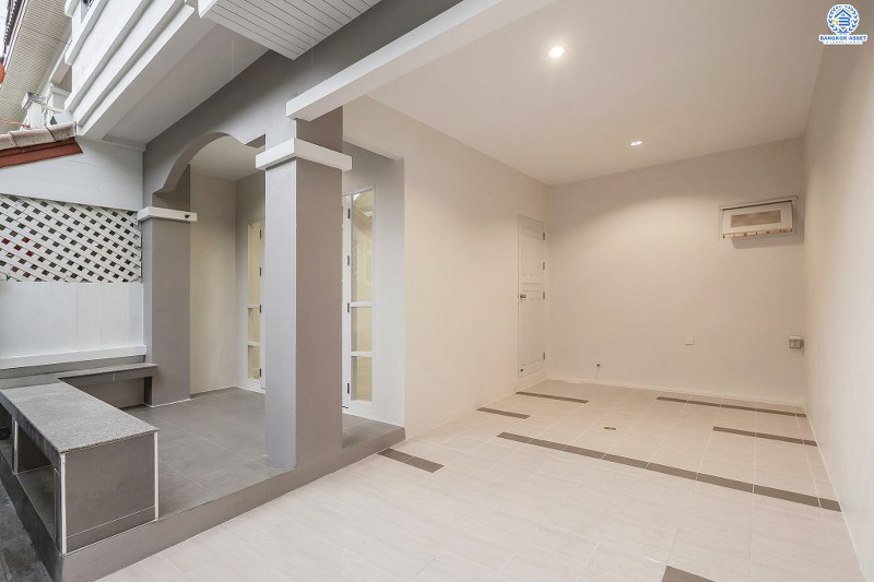 บ้านมือสองตกแต่งใหม่ ม.ดรีมทาวน์ ราชพฤกษ์-กาญจนาฯ โซนต้นโครงการ ใกล้สวน บ้านพร้อมอยู่ เนื้อที่ 21 ตร.ว. ฟังก์ชั่น 3 ห้องนอน 2 ห้องน้ำ 1 ห้องอเนกประสงค์  บนเดินทางสะดวก ใกล้จุดขึ้นทางด่วน "ศรีรัช" ,The Walk ราชพฤกษ์ และอื่นๆ อีกมากมาย