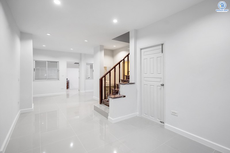 บ้านมือสองตกแต่งใหม่ ม.ดรีมทาวน์ ราชพฤกษ์-กาญจนาฯ โซนต้นโครงการ ใกล้สวน บ้านพร้อมอยู่ เนื้อที่ 21 ตร.ว. ฟังก์ชั่น 3 ห้องนอน 2 ห้องน้ำ 1 ห้องอเนกประสงค์  บนเดินทางสะดวก ใกล้จุดขึ้นทางด่วน "ศรีรัช" ,The Walk ราชพฤกษ์ และอื่นๆ อีกมากมาย