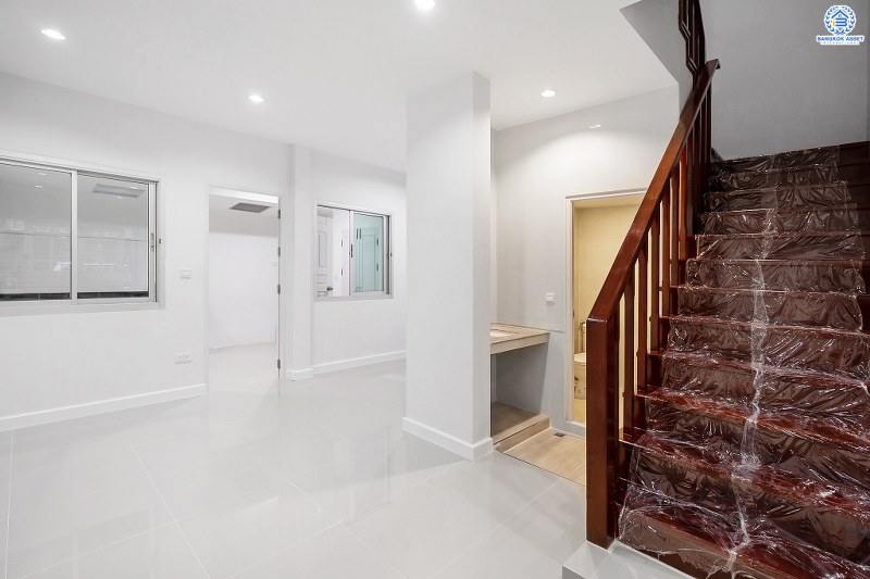 บ้านมือสองตกแต่งใหม่ ม.ดรีมทาวน์ ราชพฤกษ์-กาญจนาฯ โซนต้นโครงการ ใกล้สวน บ้านพร้อมอยู่ เนื้อที่ 21 ตร.ว. ฟังก์ชั่น 3 ห้องนอน 2 ห้องน้ำ 1 ห้องอเนกประสงค์  บนเดินทางสะดวก ใกล้จุดขึ้นทางด่วน "ศรีรัช" ,The Walk ราชพฤกษ์ และอื่นๆ อีกมากมาย