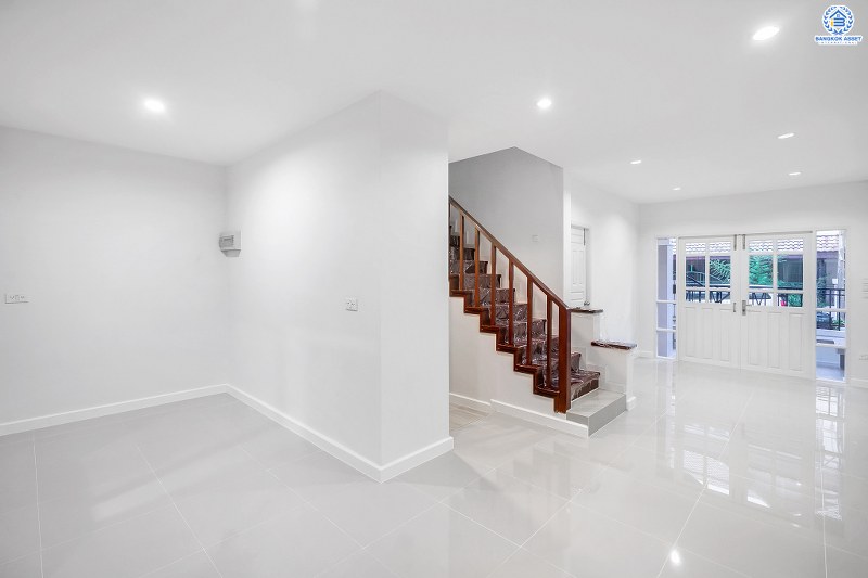 บ้านมือสองตกแต่งใหม่ ม.ดรีมทาวน์ ราชพฤกษ์-กาญจนาฯ โซนต้นโครงการ ใกล้สวน บ้านพร้อมอยู่ เนื้อที่ 21 ตร.ว. ฟังก์ชั่น 3 ห้องนอน 2 ห้องน้ำ 1 ห้องอเนกประสงค์  บนเดินทางสะดวก ใกล้จุดขึ้นทางด่วน "ศรีรัช" ,The Walk ราชพฤกษ์ และอื่นๆ อีกมากมาย