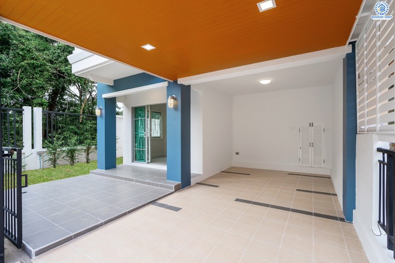 บ้านมือสองตกแต่งใหม่ ห้องมุม! ม.เดอะวิลล่า ราชพฤกษ์-ท่าอิฐ คุณภาพแบรนด์ Property Perfect แต่งครบทุกฟังก์ชั่น พร้อมอยู่ เนื้อที่ 26.9 ตร.ว. 3 ห้องนอน 2 ห้องน้ำ กว้างขวางสะดวกสบาย บนทำเลใกล้รถไฟฟ้า สถานีบางรักน้อยท่าอิฐ พร้อมเข้า-ออกได้ 2 เส้นทางทั้งถ.รัตนาธิเบศร์ และถ.ราชพฤกษ์ ราคาพิเศษสุด!