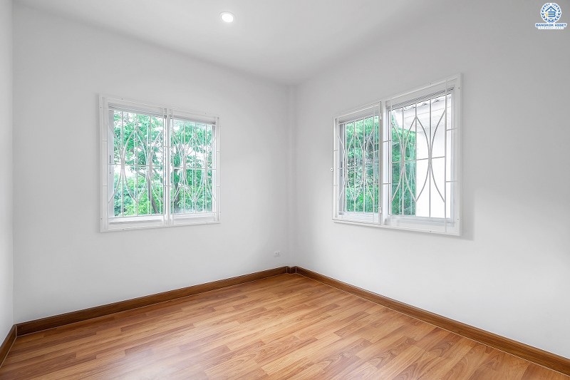 บ้านมือสองตกแต่งใหม่ ห้องมุม! ม.เดอะวิลล่า ราชพฤกษ์-ท่าอิฐ คุณภาพแบรนด์ Property Perfect แต่งครบทุกฟังก์ชั่น พร้อมอยู่ เนื้อที่ 26.9 ตร.ว. 3 ห้องนอน 2 ห้องน้ำ กว้างขวางสะดวกสบาย บนทำเลใกล้รถไฟฟ้า สถานีบางรักน้อยท่าอิฐ พร้อมเข้า-ออกได้ 2 เส้นทางทั้งถ.รัตนาธิเบศร์ และถ.ราชพฤกษ์ ราคาพิเศษสุด!