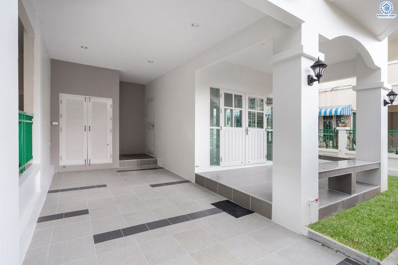 บ้านมือสองตกแต่งใหม่ หลังใหญ่ ห้องมุม! ม.รติรมย์พาร์ค ราชพฤกษ์-กาญจนาฯ (ซ.สวนผัก32) พิเศษสุด! บ้านพร้อมอยู่ เนื้อที่ 36 ตร.ว. ฟังก์ชั่น 3ห้องนอน 2ห้องน้ำ พร้อมแยกโซน คัดสรรวัสดุสเปคพรีเมี่ยม บนทำเลที่เชื่อมต่อหลายเส้นทาง ใกล้ทางด่วนศรีรัช  และแหล่ง Community Mall ชั้นนำมากมาย