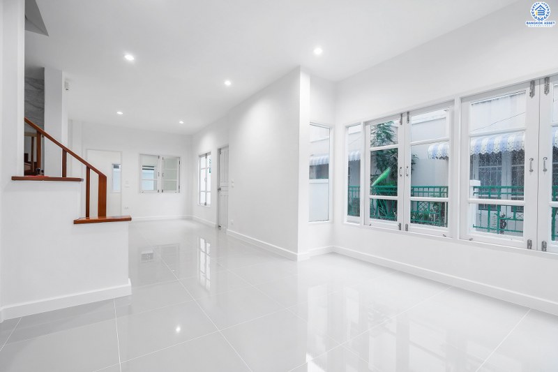 บ้านมือสองตกแต่งใหม่ หลังใหญ่ ห้องมุม! ม.รติรมย์พาร์ค ราชพฤกษ์-กาญจนาฯ (ซ.สวนผัก32) พิเศษสุด! บ้านพร้อมอยู่ เนื้อที่ 36 ตร.ว. ฟังก์ชั่น 3ห้องนอน 2ห้องน้ำ พร้อมแยกโซน คัดสรรวัสดุสเปคพรีเมี่ยม บนทำเลที่เชื่อมต่อหลายเส้นทาง ใกล้ทางด่วนศรีรัช  และแหล่ง Community Mall ชั้นนำมากมาย