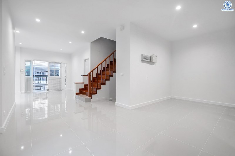 บ้านมือสองตกแต่งใหม่ หลังใหญ่ ห้องมุม! ม.รติรมย์พาร์ค ราชพฤกษ์-กาญจนาฯ (ซ.สวนผัก32) พิเศษสุด! บ้านพร้อมอยู่ เนื้อที่ 36 ตร.ว. ฟังก์ชั่น 3ห้องนอน 2ห้องน้ำ พร้อมแยกโซน คัดสรรวัสดุสเปคพรีเมี่ยม บนทำเลที่เชื่อมต่อหลายเส้นทาง ใกล้ทางด่วนศรีรัช  และแหล่ง Community Mall ชั้นนำมากมาย