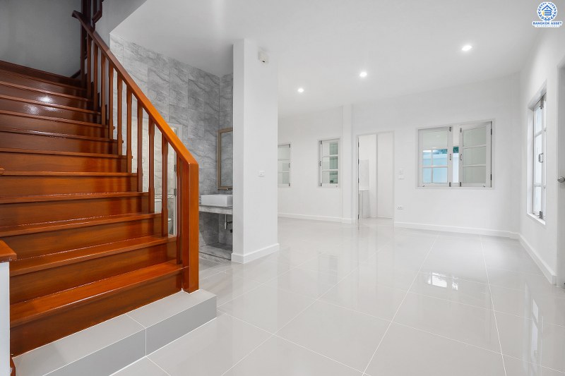 บ้านมือสองตกแต่งใหม่ หลังใหญ่ ห้องมุม! ม.รติรมย์พาร์ค ราชพฤกษ์-กาญจนาฯ (ซ.สวนผัก32) พิเศษสุด! บ้านพร้อมอยู่ เนื้อที่ 36 ตร.ว. ฟังก์ชั่น 3ห้องนอน 2ห้องน้ำ พร้อมแยกโซน คัดสรรวัสดุสเปคพรีเมี่ยม บนทำเลที่เชื่อมต่อหลายเส้นทาง ใกล้ทางด่วนศรีรัช  และแหล่ง Community Mall ชั้นนำมากมาย