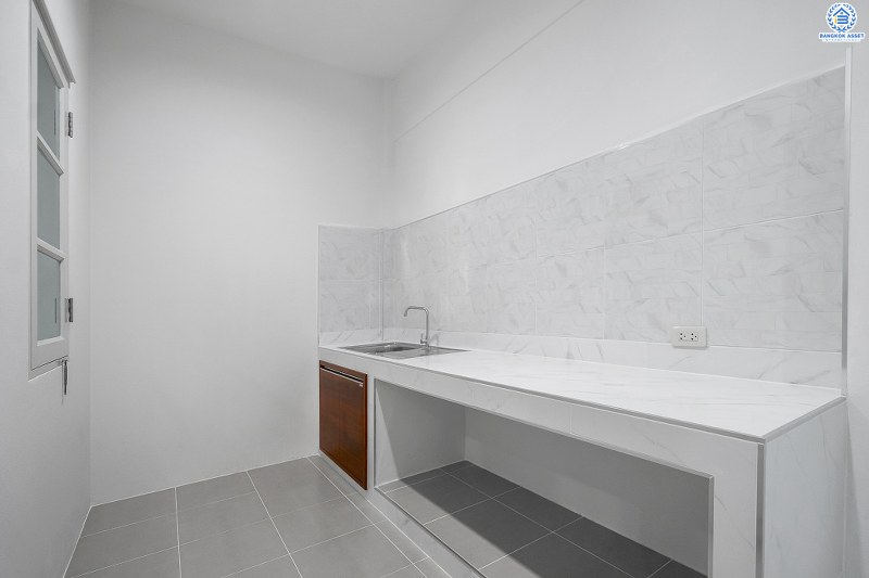 บ้านมือสองตกแต่งใหม่ หลังใหญ่ ห้องมุม! ม.รติรมย์พาร์ค ราชพฤกษ์-กาญจนาฯ (ซ.สวนผัก32) พิเศษสุด! บ้านพร้อมอยู่ เนื้อที่ 36 ตร.ว. ฟังก์ชั่น 3ห้องนอน 2ห้องน้ำ พร้อมแยกโซน คัดสรรวัสดุสเปคพรีเมี่ยม บนทำเลที่เชื่อมต่อหลายเส้นทาง ใกล้ทางด่วนศรีรัช  และแหล่ง Community Mall ชั้นนำมากมาย