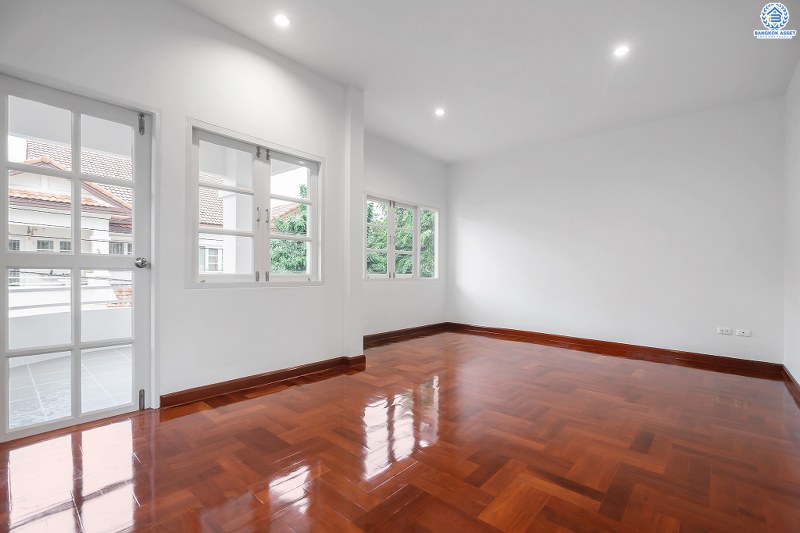 บ้านมือสองตกแต่งใหม่ หลังใหญ่ ห้องมุม! ม.รติรมย์พาร์ค ราชพฤกษ์-กาญจนาฯ (ซ.สวนผัก32) พิเศษสุด! บ้านพร้อมอยู่ เนื้อที่ 36 ตร.ว. ฟังก์ชั่น 3ห้องนอน 2ห้องน้ำ พร้อมแยกโซน คัดสรรวัสดุสเปคพรีเมี่ยม บนทำเลที่เชื่อมต่อหลายเส้นทาง ใกล้ทางด่วนศรีรัช  และแหล่ง Community Mall ชั้นนำมากมาย