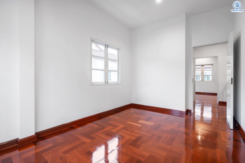 บ้านมือสองตกแต่งใหม่ หลังใหญ่ ห้องมุม! ม.รติรมย์พาร์ค ราชพฤกษ์-กาญจนาฯ (ซ.สวนผัก32) พิเศษสุด! บ้านพร้อมอยู่ เนื้อที่ 36 ตร.ว. ฟังก์ชั่น 3ห้องนอน 2ห้องน้ำ พร้อมแยกโซน คัดสรรวัสดุสเปคพรีเมี่ยม บนทำเลที่เชื่อมต่อหลายเส้นทาง ใกล้ทางด่วนศรีรัช  และแหล่ง Community Mall ชั้นนำมากมาย