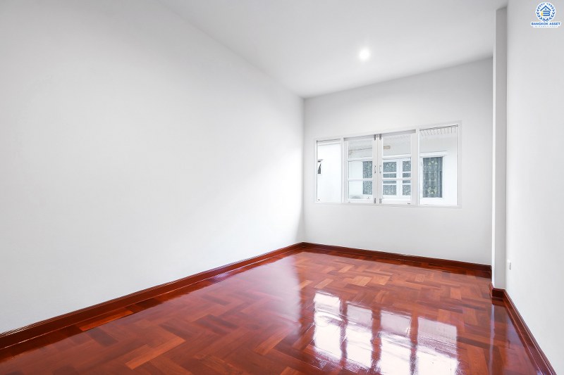 บ้านมือสองตกแต่งใหม่ หลังใหญ่ ห้องมุม! ม.รติรมย์พาร์ค ราชพฤกษ์-กาญจนาฯ (ซ.สวนผัก32) พิเศษสุด! บ้านพร้อมอยู่ เนื้อที่ 36 ตร.ว. ฟังก์ชั่น 3ห้องนอน 2ห้องน้ำ พร้อมแยกโซน คัดสรรวัสดุสเปคพรีเมี่ยม บนทำเลที่เชื่อมต่อหลายเส้นทาง ใกล้ทางด่วนศรีรัช  และแหล่ง Community Mall ชั้นนำมากมาย