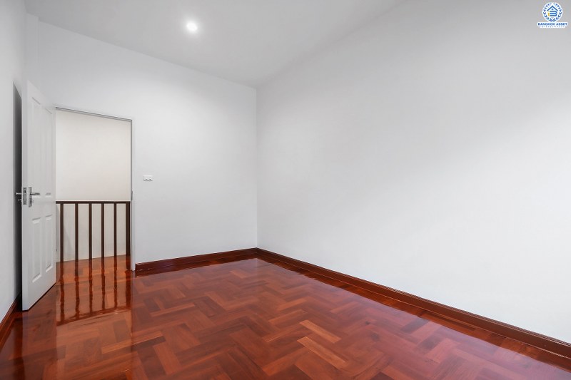 บ้านมือสองตกแต่งใหม่ หลังใหญ่ ห้องมุม! ม.รติรมย์พาร์ค ราชพฤกษ์-กาญจนาฯ (ซ.สวนผัก32) พิเศษสุด! บ้านพร้อมอยู่ เนื้อที่ 36 ตร.ว. ฟังก์ชั่น 3ห้องนอน 2ห้องน้ำ พร้อมแยกโซน คัดสรรวัสดุสเปคพรีเมี่ยม บนทำเลที่เชื่อมต่อหลายเส้นทาง ใกล้ทางด่วนศรีรัช  และแหล่ง Community Mall ชั้นนำมากมาย