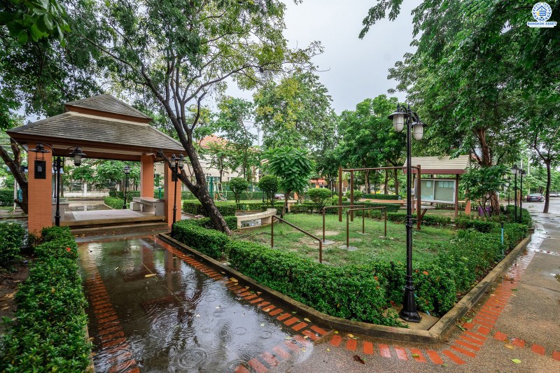 บ้านมือสองตกแต่งใหม่ หลังใหญ่ ห้องมุม! ม.รติรมย์พาร์ค ราชพฤกษ์-กาญจนาฯ (ซ.สวนผัก32) พิเศษสุด! บ้านพร้อมอยู่ เนื้อที่ 36 ตร.ว. ฟังก์ชั่น 3ห้องนอน 2ห้องน้ำ พร้อมแยกโซน คัดสรรวัสดุสเปคพรีเมี่ยม บนทำเลที่เชื่อมต่อหลายเส้นทาง ใกล้ทางด่วนศรีรัช  และแหล่ง Community Mall ชั้นนำมากมาย