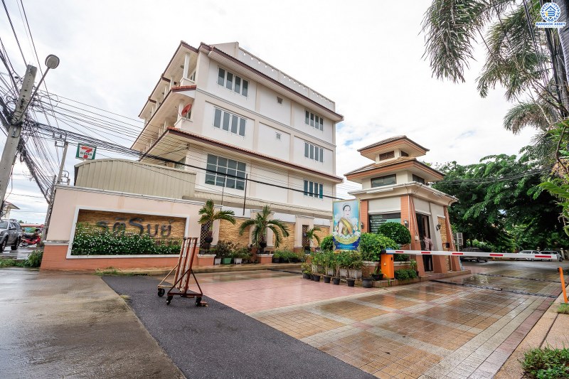 บ้านมือสองตกแต่งใหม่ หลังใหญ่ ห้องมุม! ม.รติรมย์พาร์ค ราชพฤกษ์-กาญจนาฯ (ซ.สวนผัก32) พิเศษสุด! บ้านพร้อมอยู่ เนื้อที่ 36 ตร.ว. ฟังก์ชั่น 3ห้องนอน 2ห้องน้ำ พร้อมแยกโซน คัดสรรวัสดุสเปคพรีเมี่ยม บนทำเลที่เชื่อมต่อหลายเส้นทาง ใกล้ทางด่วนศรีรัช  และแหล่ง Community Mall ชั้นนำมากมาย