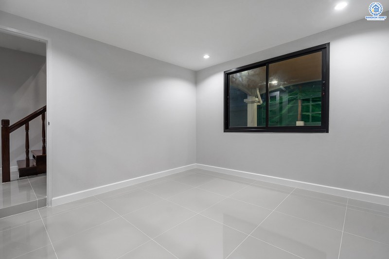 บ้านมือสองตกแต่งใหม่ LH เนื้อที่ 80 ตร.ว. โครงการ ชลลดา บางบัวทอง-รัตนาธิเบศร์ บ้านเดี่ยวสไตล์อบอุ่น รองรับกับทุกความสุข บนพื้นที่ใช้สอยกว้างเป็นพิเศษกว่า 200 ตร.ม. ฟังก์ชั่น 4นอน 2น้ำ พร้อม facilitys ครบครัน บนทำเลศักยภาพ เชื่อมต่อหลายเส้นทาง ใกล้เซ็นทรัลเวสต์เกต และ MRT สถานีบางพลู