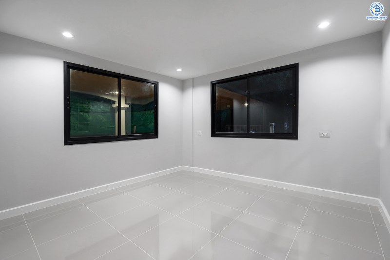 บ้านมือสองตกแต่งใหม่ LH เนื้อที่ 80 ตร.ว. โครงการ ชลลดา บางบัวทอง-รัตนาธิเบศร์ บ้านเดี่ยวสไตล์อบอุ่น รองรับกับทุกความสุข บนพื้นที่ใช้สอยกว้างเป็นพิเศษกว่า 200 ตร.ม. ฟังก์ชั่น 4นอน 2น้ำ พร้อม facilitys ครบครัน บนทำเลศักยภาพ เชื่อมต่อหลายเส้นทาง ใกล้เซ็นทรัลเวสต์เกต และ MRT สถานีบางพลู