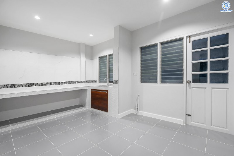 บ้านมือสองตกแต่งใหม่ LH เนื้อที่ 80 ตร.ว. โครงการ ชลลดา บางบัวทอง-รัตนาธิเบศร์ บ้านเดี่ยวสไตล์อบอุ่น รองรับกับทุกความสุข บนพื้นที่ใช้สอยกว้างเป็นพิเศษกว่า 200 ตร.ม. ฟังก์ชั่น 4นอน 2น้ำ พร้อม facilitys ครบครัน บนทำเลศักยภาพ เชื่อมต่อหลายเส้นทาง ใกล้เซ็นทรัลเวสต์เกต และ MRT สถานีบางพลู