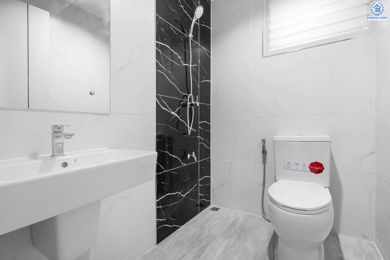 บ้านมือสองตกแต่งใหม่ LH เนื้อที่ 80 ตร.ว. โครงการ ชลลดา บางบัวทอง-รัตนาธิเบศร์ บ้านเดี่ยวสไตล์อบอุ่น รองรับกับทุกความสุข บนพื้นที่ใช้สอยกว้างเป็นพิเศษกว่า 200 ตร.ม. ฟังก์ชั่น 4นอน 2น้ำ พร้อม facilitys ครบครัน บนทำเลศักยภาพ เชื่อมต่อหลายเส้นทาง ใกล้เซ็นทรัลเวสต์เกต และ MRT สถานีบางพลู