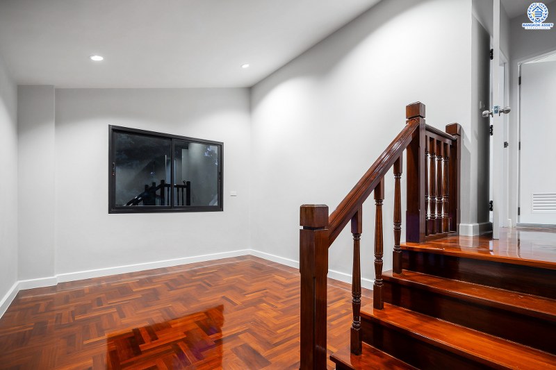 บ้านมือสองตกแต่งใหม่ LH เนื้อที่ 80 ตร.ว. โครงการ ชลลดา บางบัวทอง-รัตนาธิเบศร์ บ้านเดี่ยวสไตล์อบอุ่น รองรับกับทุกความสุข บนพื้นที่ใช้สอยกว้างเป็นพิเศษกว่า 200 ตร.ม. ฟังก์ชั่น 4นอน 2น้ำ พร้อม facilitys ครบครัน บนทำเลศักยภาพ เชื่อมต่อหลายเส้นทาง ใกล้เซ็นทรัลเวสต์เกต และ MRT สถานีบางพลู