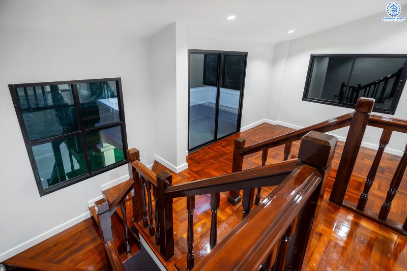 บ้านมือสองตกแต่งใหม่ LH เนื้อที่ 80 ตร.ว. โครงการ ชลลดา บางบัวทอง-รัตนาธิเบศร์ บ้านเดี่ยวสไตล์อบอุ่น รองรับกับทุกความสุข บนพื้นที่ใช้สอยกว้างเป็นพิเศษกว่า 200 ตร.ม. ฟังก์ชั่น 4นอน 2น้ำ พร้อม facilitys ครบครัน บนทำเลศักยภาพ เชื่อมต่อหลายเส้นทาง ใกล้เซ็นทรัลเวสต์เกต และ MRT สถานีบางพลู