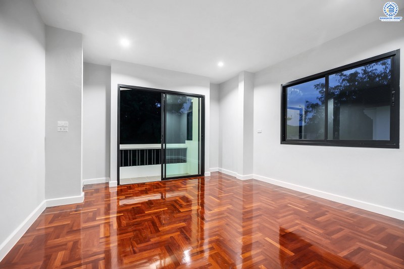 บ้านมือสองตกแต่งใหม่ LH เนื้อที่ 80 ตร.ว. โครงการ ชลลดา บางบัวทอง-รัตนาธิเบศร์ บ้านเดี่ยวสไตล์อบอุ่น รองรับกับทุกความสุข บนพื้นที่ใช้สอยกว้างเป็นพิเศษกว่า 200 ตร.ม. ฟังก์ชั่น 4นอน 2น้ำ พร้อม facilitys ครบครัน บนทำเลศักยภาพ เชื่อมต่อหลายเส้นทาง ใกล้เซ็นทรัลเวสต์เกต และ MRT สถานีบางพลู