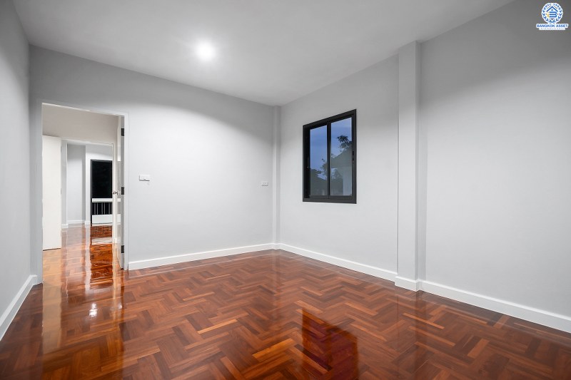 บ้านมือสองตกแต่งใหม่ LH เนื้อที่ 80 ตร.ว. โครงการ ชลลดา บางบัวทอง-รัตนาธิเบศร์ บ้านเดี่ยวสไตล์อบอุ่น รองรับกับทุกความสุข บนพื้นที่ใช้สอยกว้างเป็นพิเศษกว่า 200 ตร.ม. ฟังก์ชั่น 4นอน 2น้ำ พร้อม facilitys ครบครัน บนทำเลศักยภาพ เชื่อมต่อหลายเส้นทาง ใกล้เซ็นทรัลเวสต์เกต และ MRT สถานีบางพลู