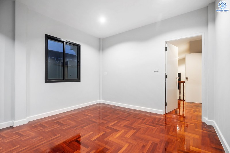 บ้านมือสองตกแต่งใหม่ LH เนื้อที่ 80 ตร.ว. โครงการ ชลลดา บางบัวทอง-รัตนาธิเบศร์ บ้านเดี่ยวสไตล์อบอุ่น รองรับกับทุกความสุข บนพื้นที่ใช้สอยกว้างเป็นพิเศษกว่า 200 ตร.ม. ฟังก์ชั่น 4นอน 2น้ำ พร้อม facilitys ครบครัน บนทำเลศักยภาพ เชื่อมต่อหลายเส้นทาง ใกล้เซ็นทรัลเวสต์เกต และ MRT สถานีบางพลู