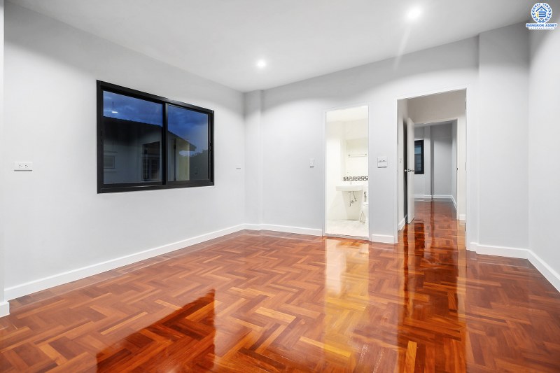 บ้านมือสองตกแต่งใหม่ LH เนื้อที่ 80 ตร.ว. โครงการ ชลลดา บางบัวทอง-รัตนาธิเบศร์ บ้านเดี่ยวสไตล์อบอุ่น รองรับกับทุกความสุข บนพื้นที่ใช้สอยกว้างเป็นพิเศษกว่า 200 ตร.ม. ฟังก์ชั่น 4นอน 2น้ำ พร้อม facilitys ครบครัน บนทำเลศักยภาพ เชื่อมต่อหลายเส้นทาง ใกล้เซ็นทรัลเวสต์เกต และ MRT สถานีบางพลู